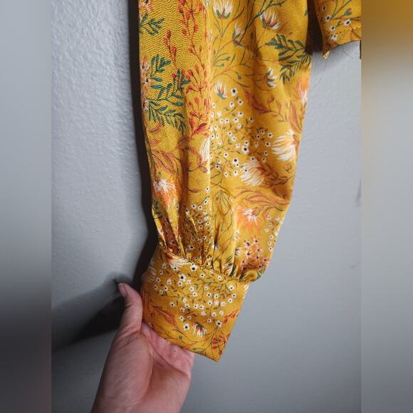 Forever 21 satin long sleeve blouse top - Picture 2 of 7